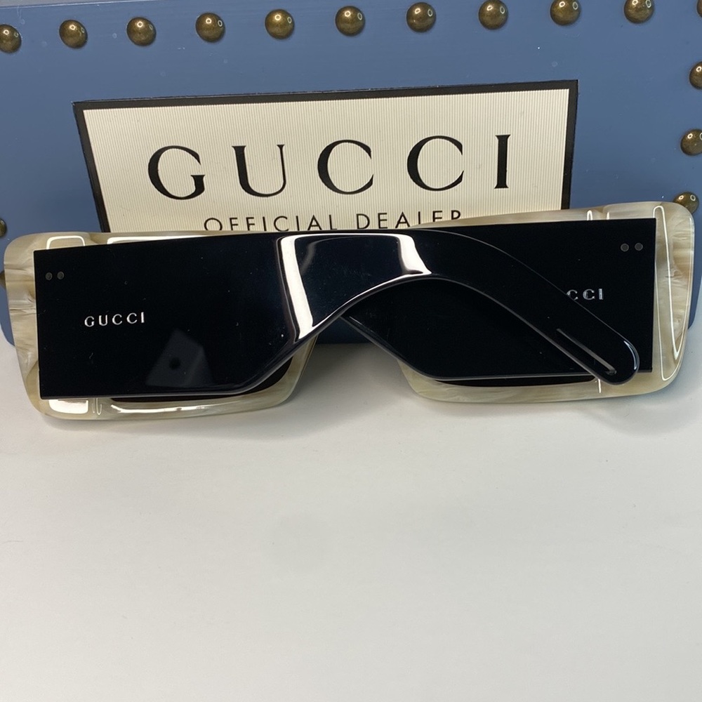 Authentic- New GUCCI Acetate Rectangular Flap GG0543S Sunglasses White Black - Picture 16 of 17